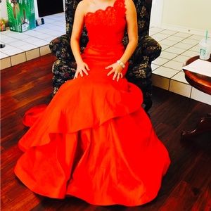 SHERRI HILL ONE SHOULDER DRESS